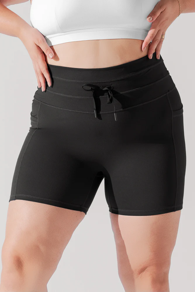 Cargo Midi Short with Pockets - Black - Image 3